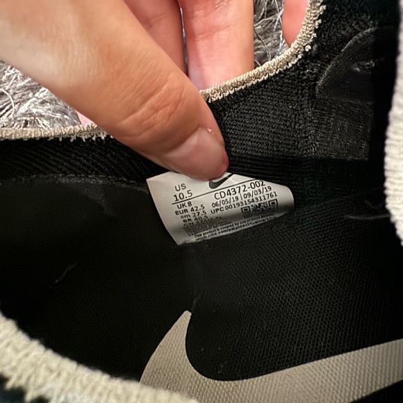 Nike fly knit shoes - Picture 3 of 3